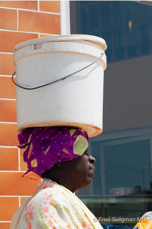 20090529_111511 D3 P1 P1.jpg - Lady with pail on head